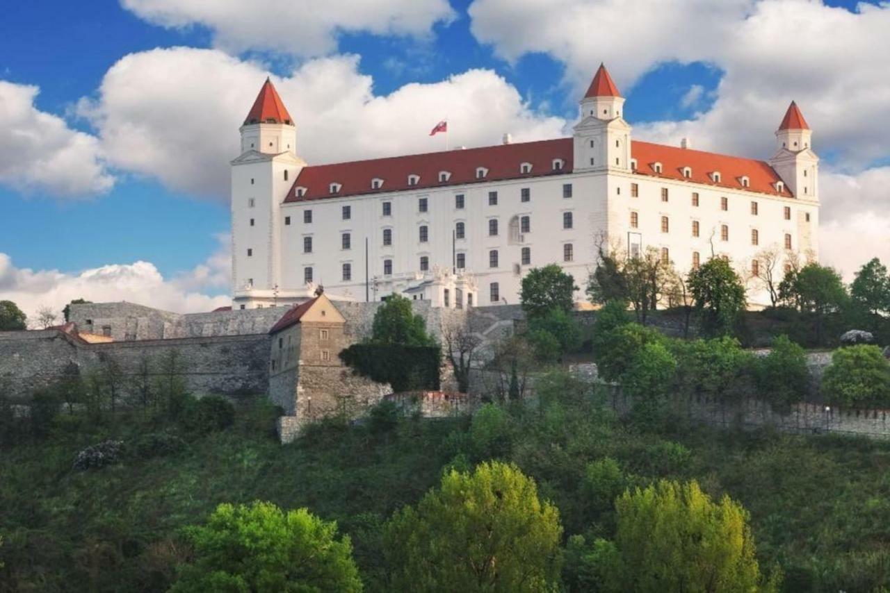 Pineapple Apartment Bratislava Eksteriør billede