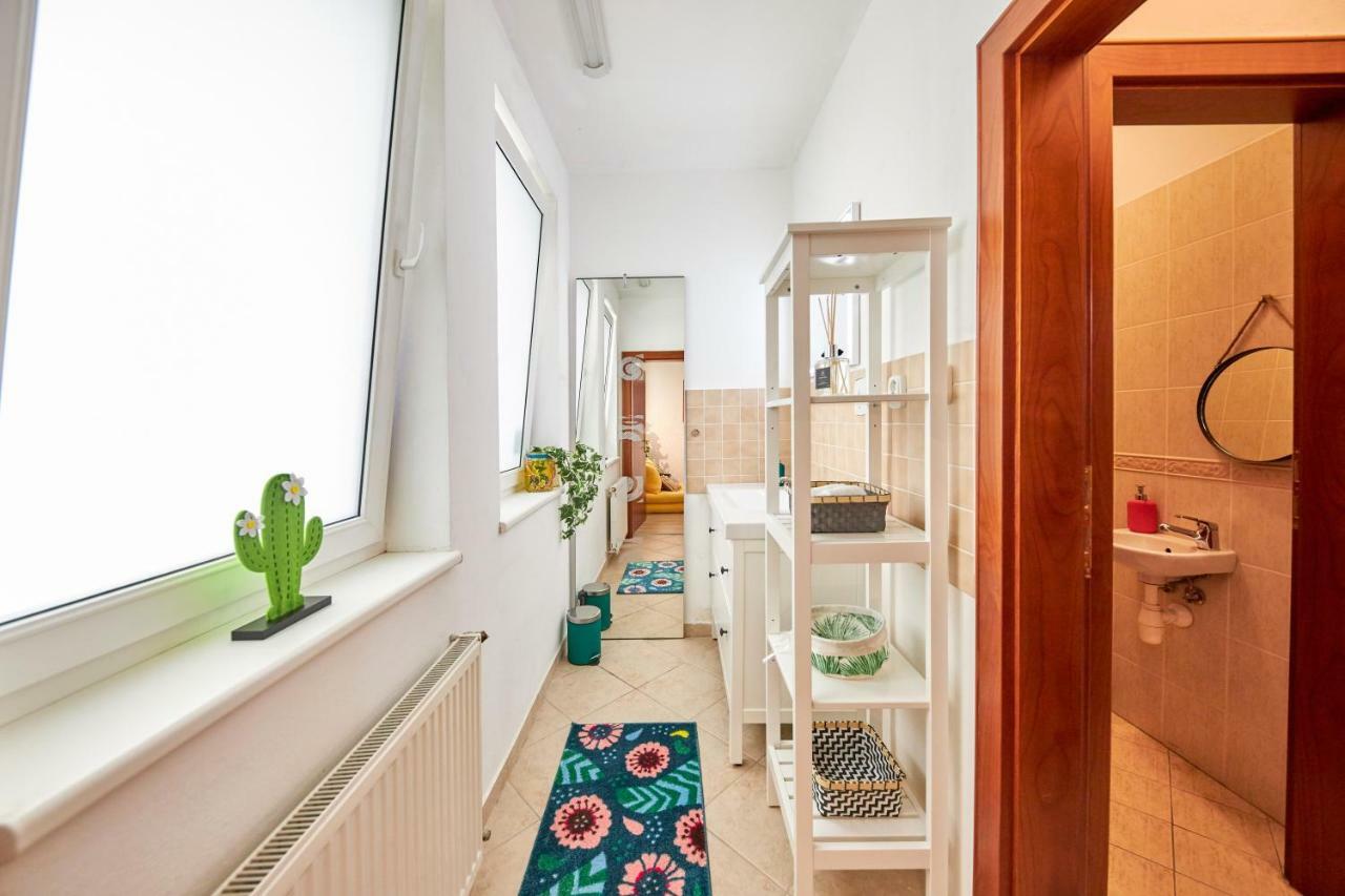 Pineapple Apartment Bratislava Eksteriør billede
